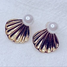 ❣️ Gold Shell Faux Pearl Stud Earrings