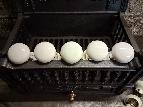 Ceramic Victorian door knobs to suit rim locks, six pairs. - Picture 6 of 8