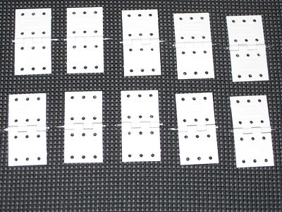 10 Stück Nylon Scharniere 39x20mm von Kavan montiert für 1:4 Modelle 0073/04