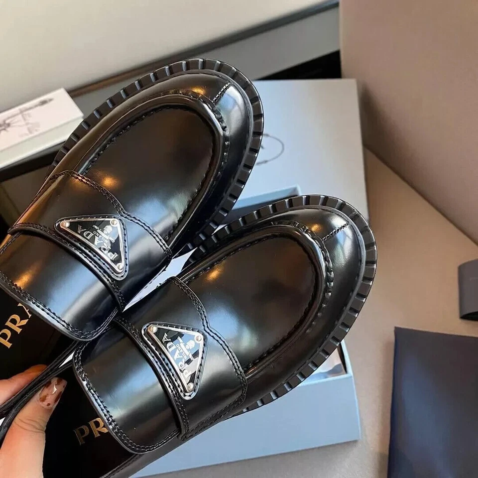 Zapatos mocasines informales clásicos de cuero con logotipo de triángulo para mujer talla 34-42 Foto 2 de 4