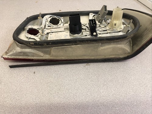 π₯π₯1995-1999 BMW E36 Rear Left Driver Side Tail Light Assembly OEM Damaged - Picture 10 of 10