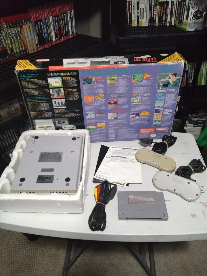 Super NES super set System Console Super Mario World in Box - Image 2 of 2