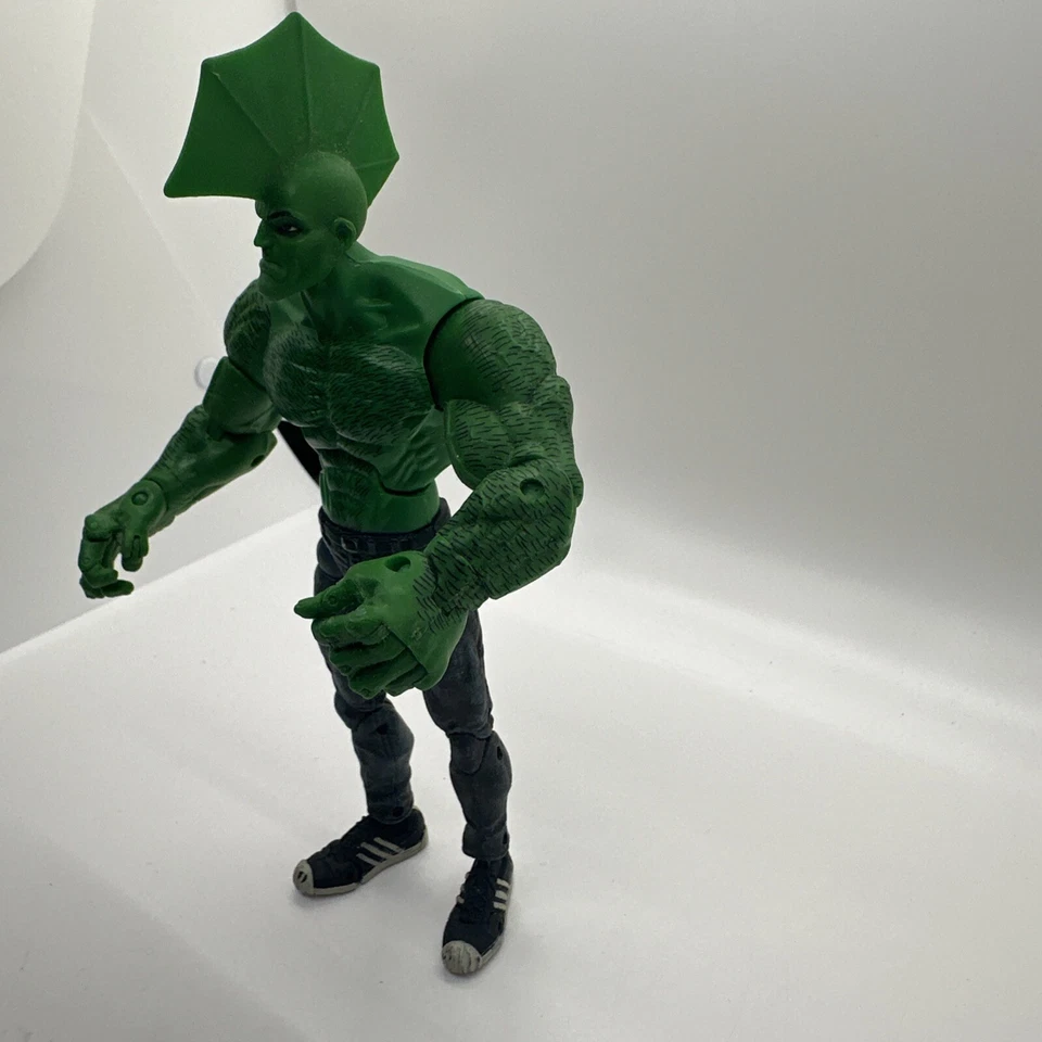 Boneco Loose 2007 ToyBiz 7.5" Legendary Heroes Pitt BAF "Savage Dragon" (SEM BAF) - Imagem 2 de 4