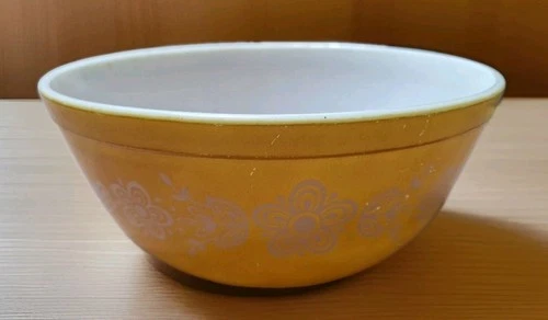 Vintage Pyrex Butterfly Gold Mixing Bowl #403 Yellow -White Flowers 2 1/2 QT