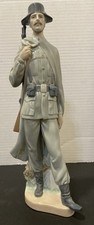 Lladró Spanish Policeman Guardia Civil Porcelain Figurine #4889 — listing 4