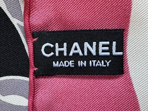 NEW 100%Auth CHANEL 21C Offwhite/Multicolour Icons 100%Silk Twill Square Scarf - Picture 9 of 23