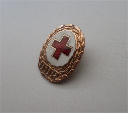 east german RED CROSS Achievement Badges enamelled DDR GDR croix rouge insignia - Picture 2 of 3
