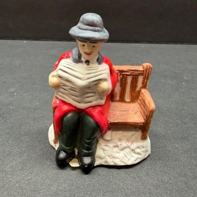 It's a Wonderful Life Man with Newspaper Bedford Falls Accessory 1995 DHC