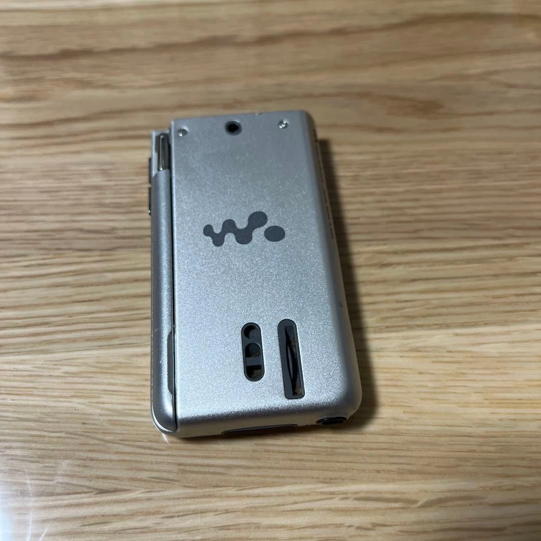 Sony Walkman NW-A918 Silver 8 Go Digital Audio Player One-Seg TV Button Controls