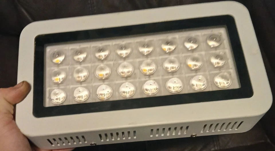 300watt LED grow light full spectrum - Image 2 of 4