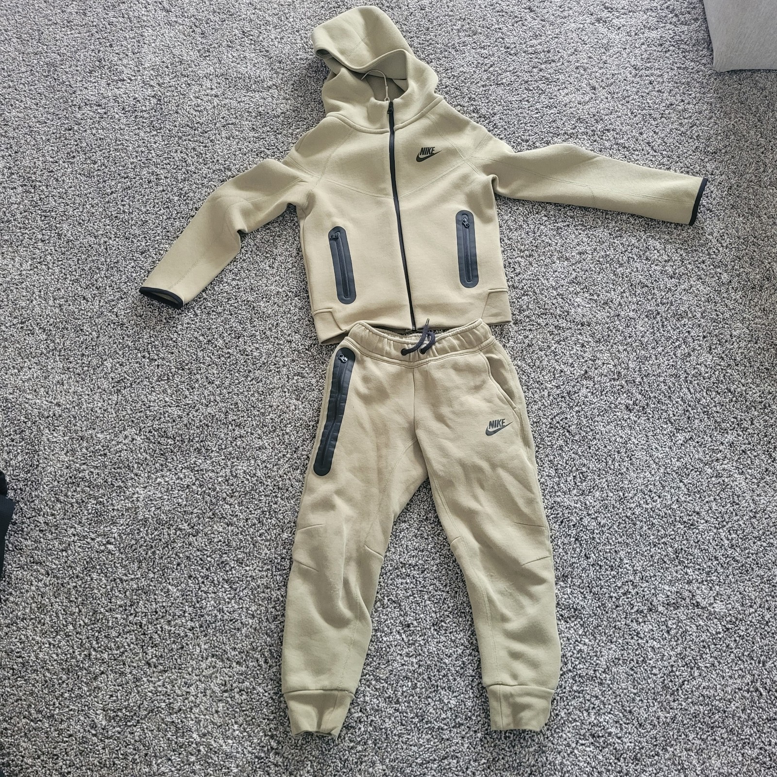 Nike Youth Tech Sweatsuit Set Boys Small