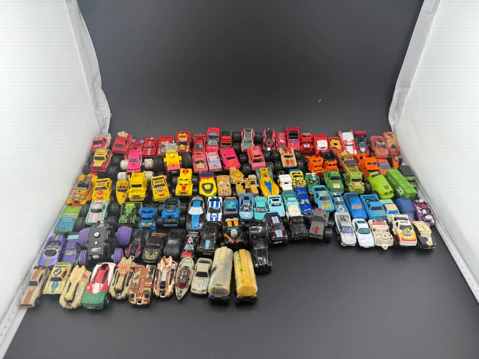 ENORME LOTE VINTAGE Micro Máquinas (100+ Coches Camiones Barcos) Galoob Foto 2 de 4