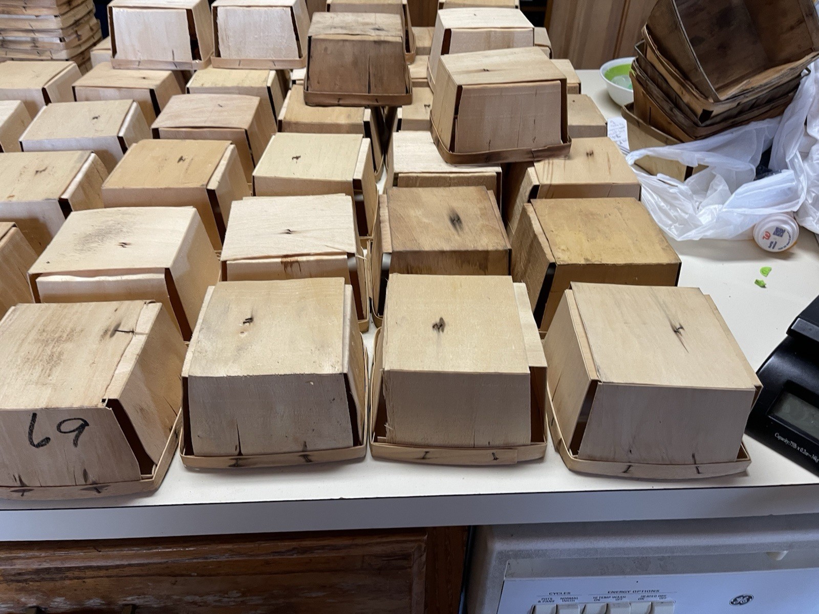 VINTAGE STRAWBERRY  WOODEN QUART BASKETS - Lot of 60