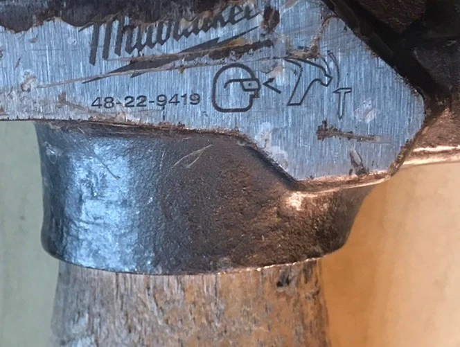 Martillo para enmarcar Milwaukee 48-22-9419 19 OZ cara fresada mango de nogal americano Foto 4 de 4