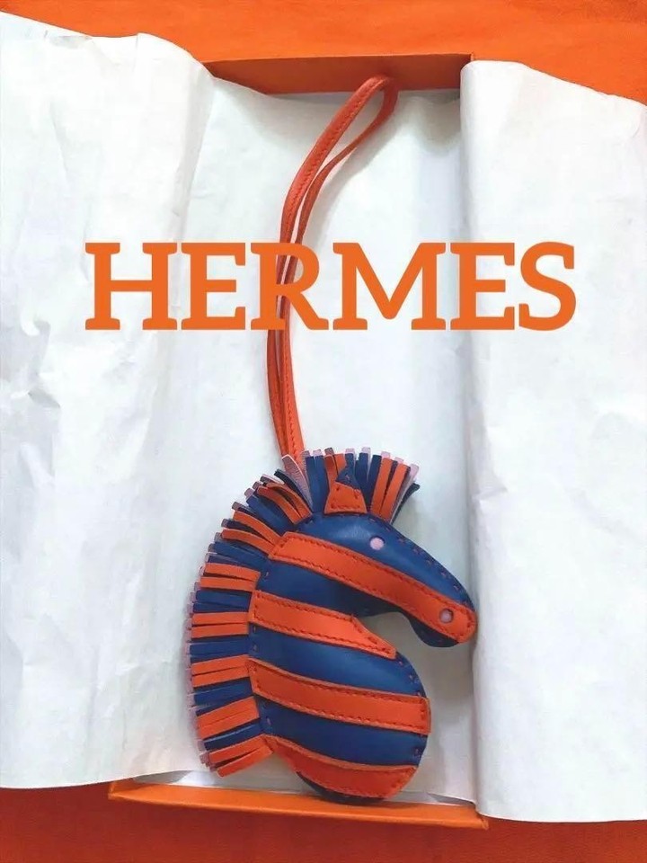 Charm (breloque) Hermès Zèbre Geegee Savannah En Agneau Bleu Et Rose - État Parfait Avec Boîte