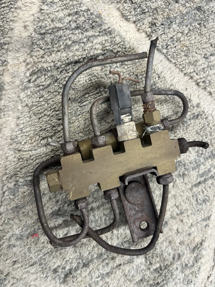 Válvula de proporción de freno de disco Mercury Cyclone Ford Torino 1968 1969 C8OA-28257-J Foto 2 de 4