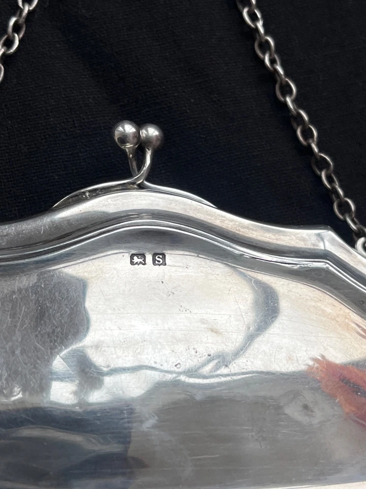 Bolsa Chatelaine prata antiga requintada. Com corrente) - Imagem 2 de 4