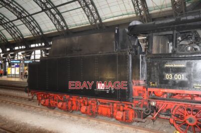 PHOTO  (3) DRG 2'2T30 TENDER (6600 GLLS WATER 10 TONNES COAL) AT DRESDEN HBF. ST