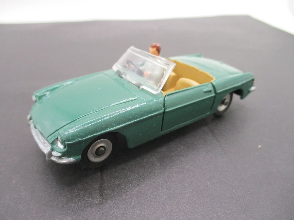 Dinky Toys #113-G MGB SPORTS CAR. RESTORED CODE3 BRITISH RACING GREEN, NEAT!! - Image 4 of 4