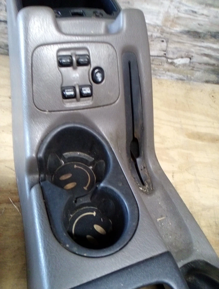 2002 - 2004 KJ Jeep Liberty console central completo cinza ardósia - Imagem 4 de 4