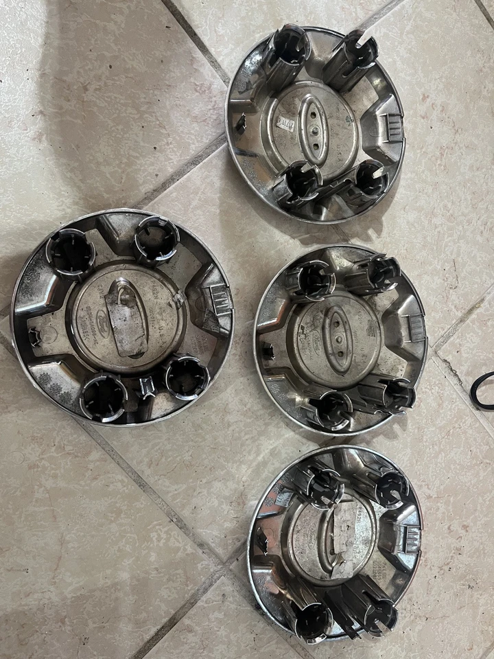 Оригинальный хромированный центральный колпак для Ford F150 2009-2014 годов выпуска - 9L34-1A096-AC - Изображение 3 из 4