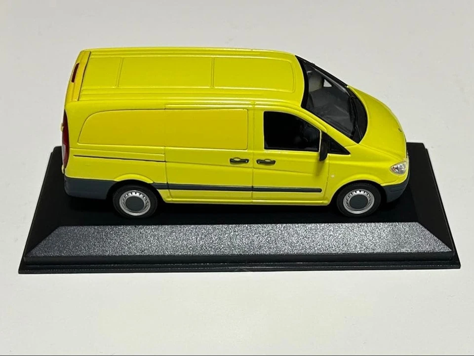 Minichamps Mercedes-Benz Vito Van 1/43 Scale Model Car - Image 4 of 4