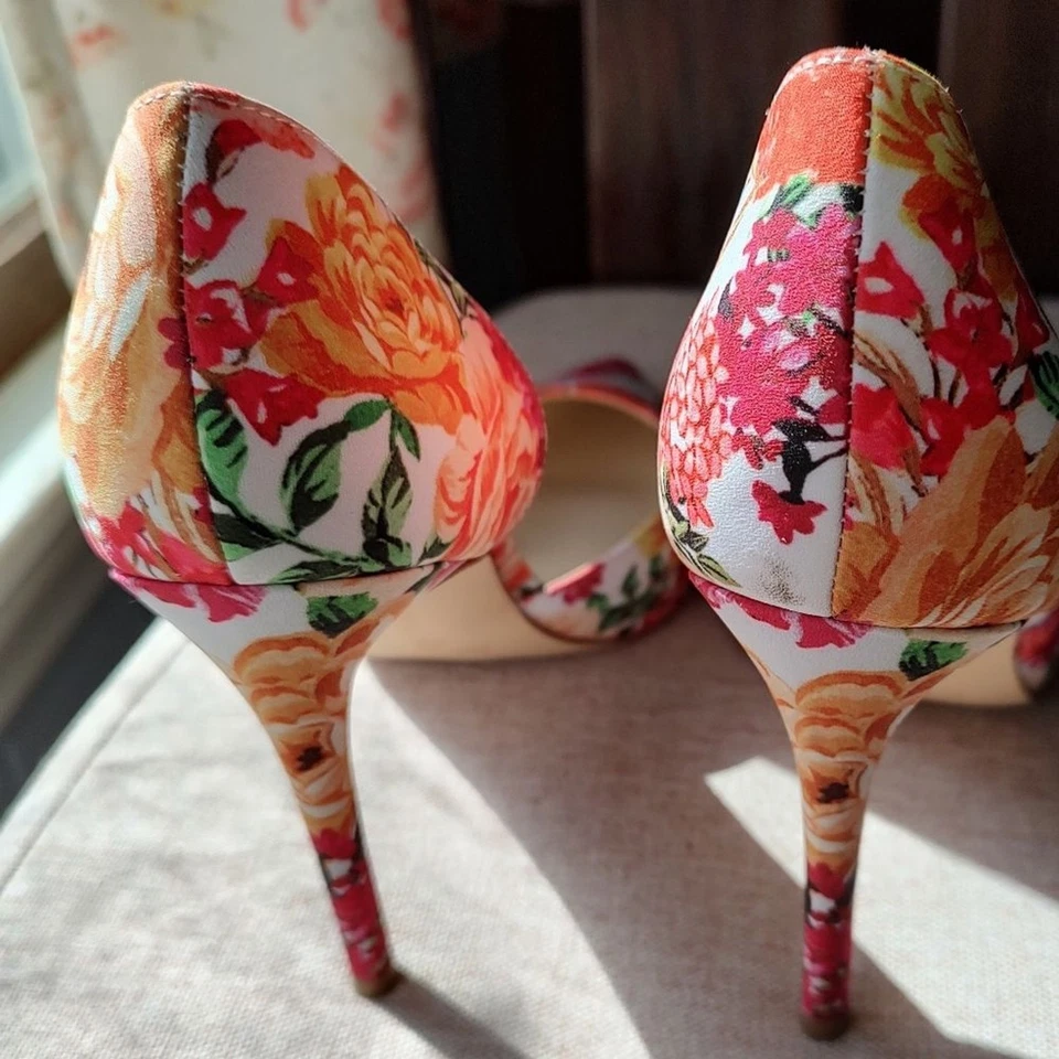 Zapatos de tacón de aguja florales Nine West talla 9. Probado una vez. Foto 3 de 4