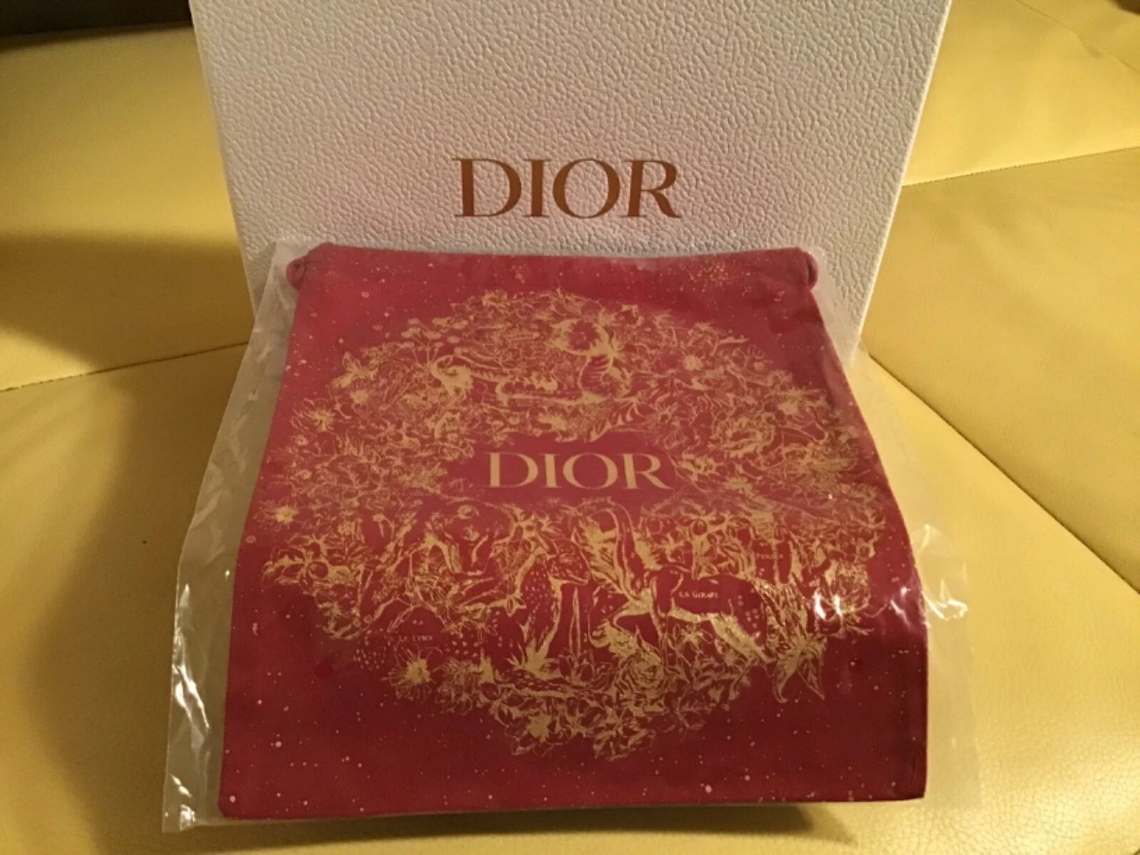 Sac à poussière rouge neuf Christian Dior à cordes 9 pouces x 11 pouces cadeau VIP