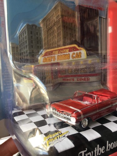 johnny lightning 1/64 🇨🇵 Diorama 1959 Chevy Impala Convertible - Imagen 2 de 7