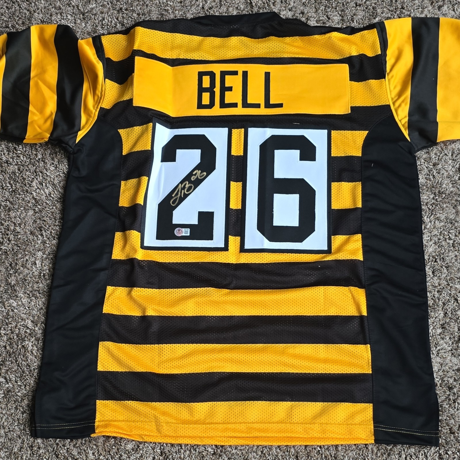 Le'Veon Bell Autographed Pittsburgh Steelers Jersey Beckett Authenticated