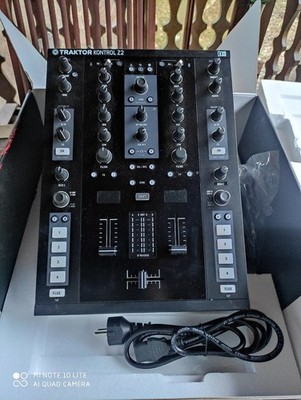Native Instruments Traktor Kontrol Z2 DJ Mixer, wie neu, Top Zustand