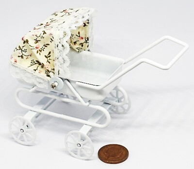 Puppenstube weißer Kinderwagen mit Blumenhaube Maßstab 1:12 Miniatur Kinderzimmer 45 tumdee