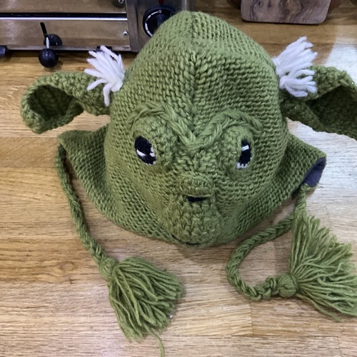 Sombrero YODA tejido 100 % lana para niños. Sin usar. Coste 45€ - Imagen 2 de 8