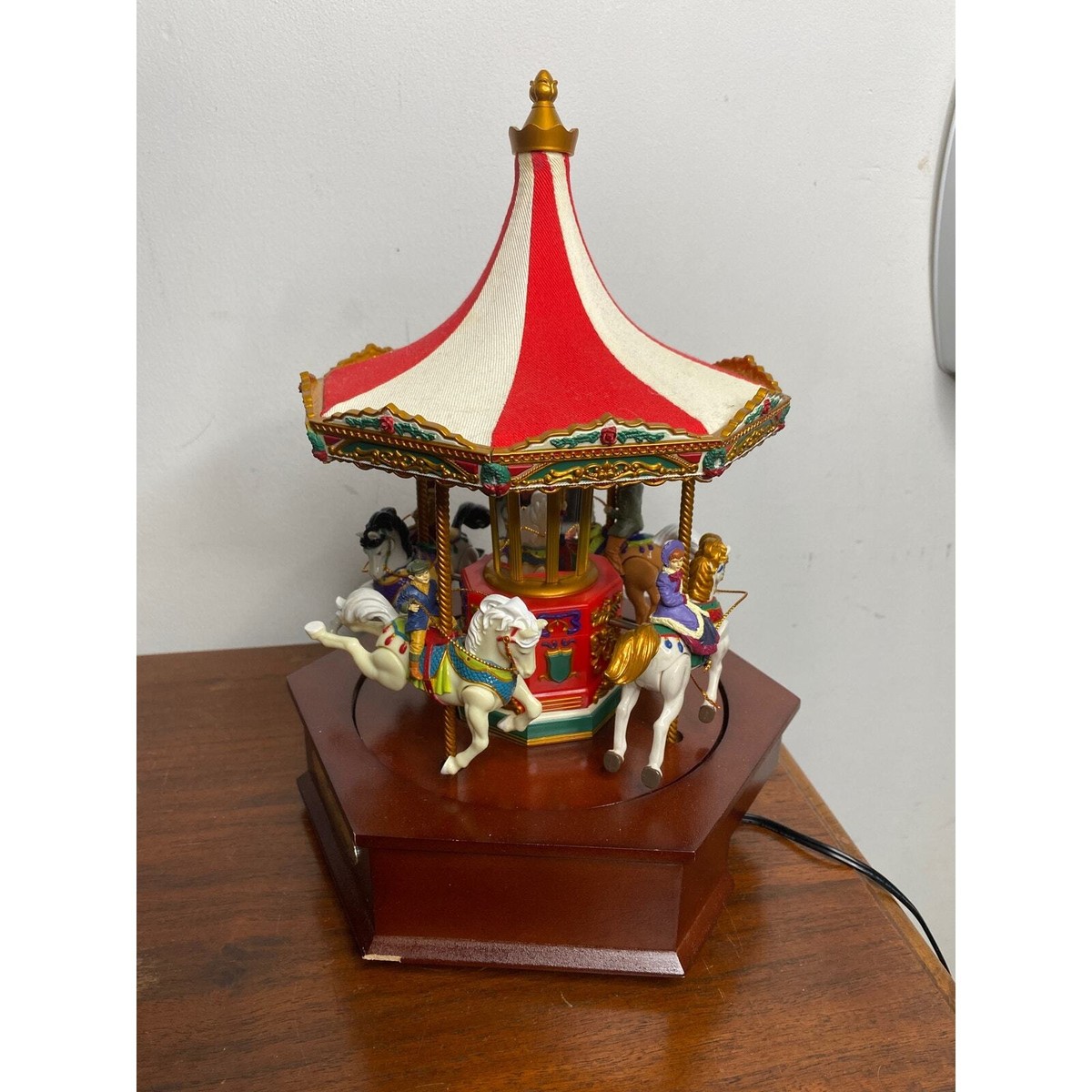 Mr. Christmas Gold Label Millennium Holiday Merry Go Round Musical 