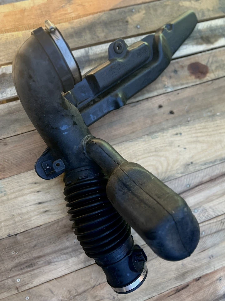 2007-2014 Cadillac Chevrolet GMC Rear Air Cleaner Intake Duct 15901934 6.2L - Image 2 of 4