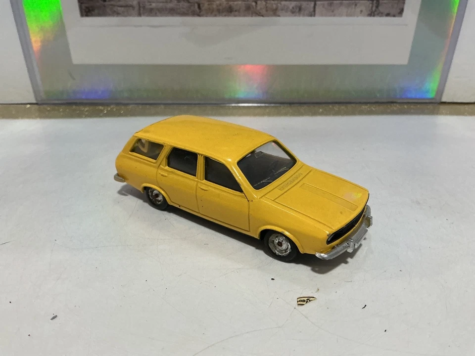 1:43 - SOLIDO - MADE IN FRANCE - VINTAGE RENAULT 12 BREAK N.22 - Image 2 of 4
