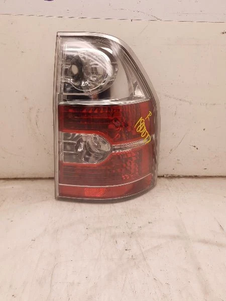 04-06 MONTAJE LUZ TRASERA DERECHA LADO PASAJERO ACURA MDX Foto 2 de 4