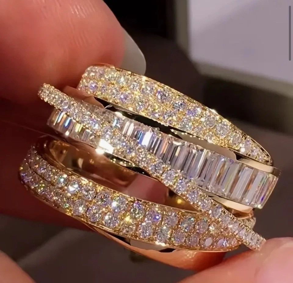 Anillo apilado multicapa de circonitas doradas y cúbicas para mujer talla 7 Foto 2 de 4