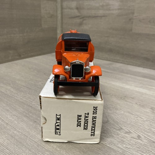 ERTL VINTAGE BANK 1931 HAWKEYE TANKER GULF REFINING CO FROM 1990 - New In Box - Picture 7 of 11