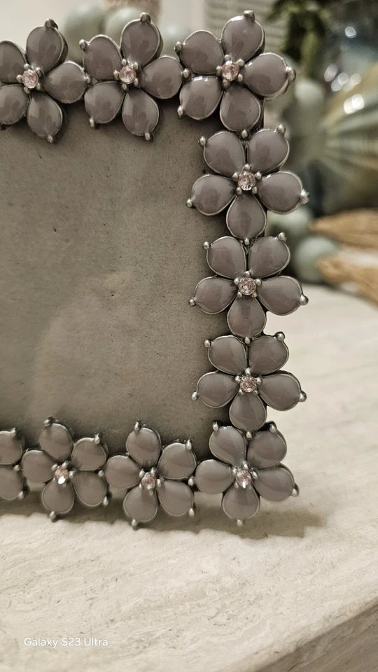 Marco de fotos Sonoma vintage nuevo en caja 5×5 gris con cuentas flores con diamantes de imitación Foto 4 de 4