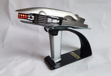 Star Trek  Phaser Into Darkness offizielle Replica mit Ständer, neuwertig 