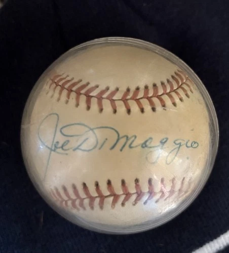 Joe DiMaggio Autographed Spalding American League Baseball Ball W/case. No COA