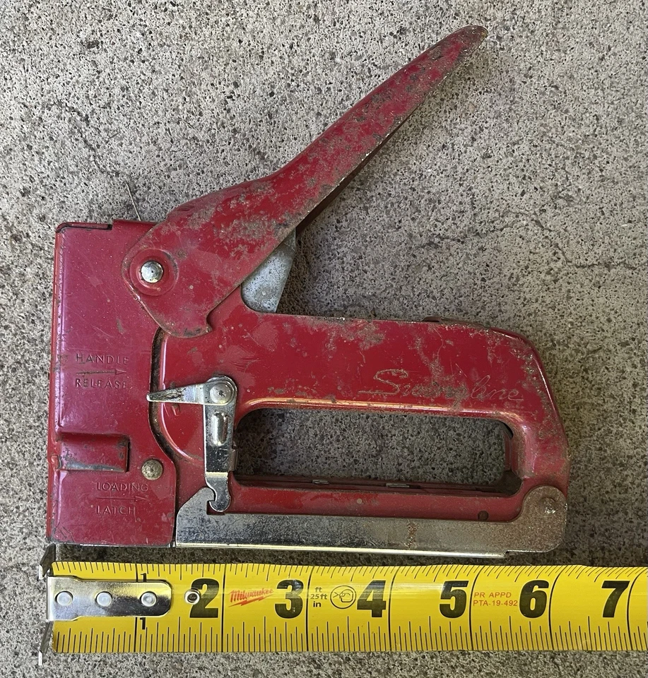 Pistola grapadora de alta resistencia Swingline #800 roja vintage Foto 3 de 4