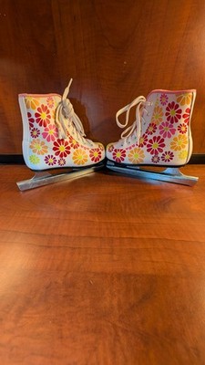 American Athletic Shoe Training Ice Skates Size 9Y Daisies Design P