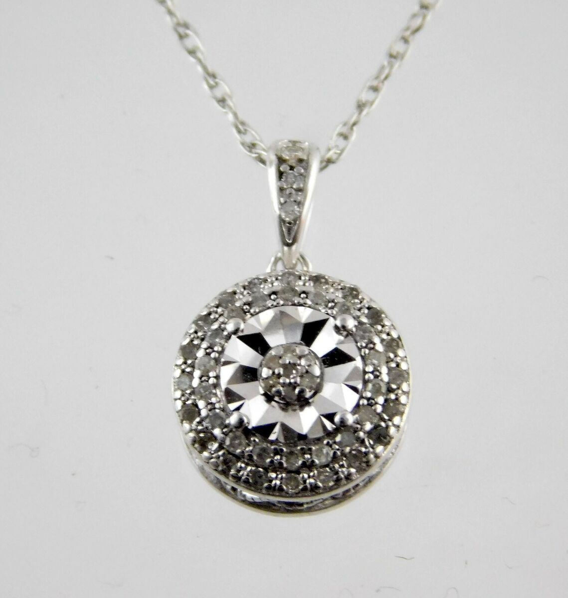 1/10 Cttw Diamond Rooster Pendant in Sterling Silver並行輸入