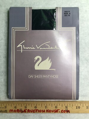 Gloria Vanderbilt Pantyhose Day Sheer Sandalfoot Color: NAVY  SIZE: E