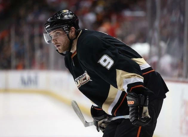 Bolsa de lavandería emitida por el equipo de Bobby Ryan Anaheim Ducks #9 NHL Pro Stock hockey Foto 4 de 4