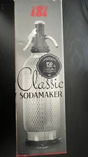Classic 1 Quart Soda Maker - Elegant Design for Refreshing Sparkling Cocktails