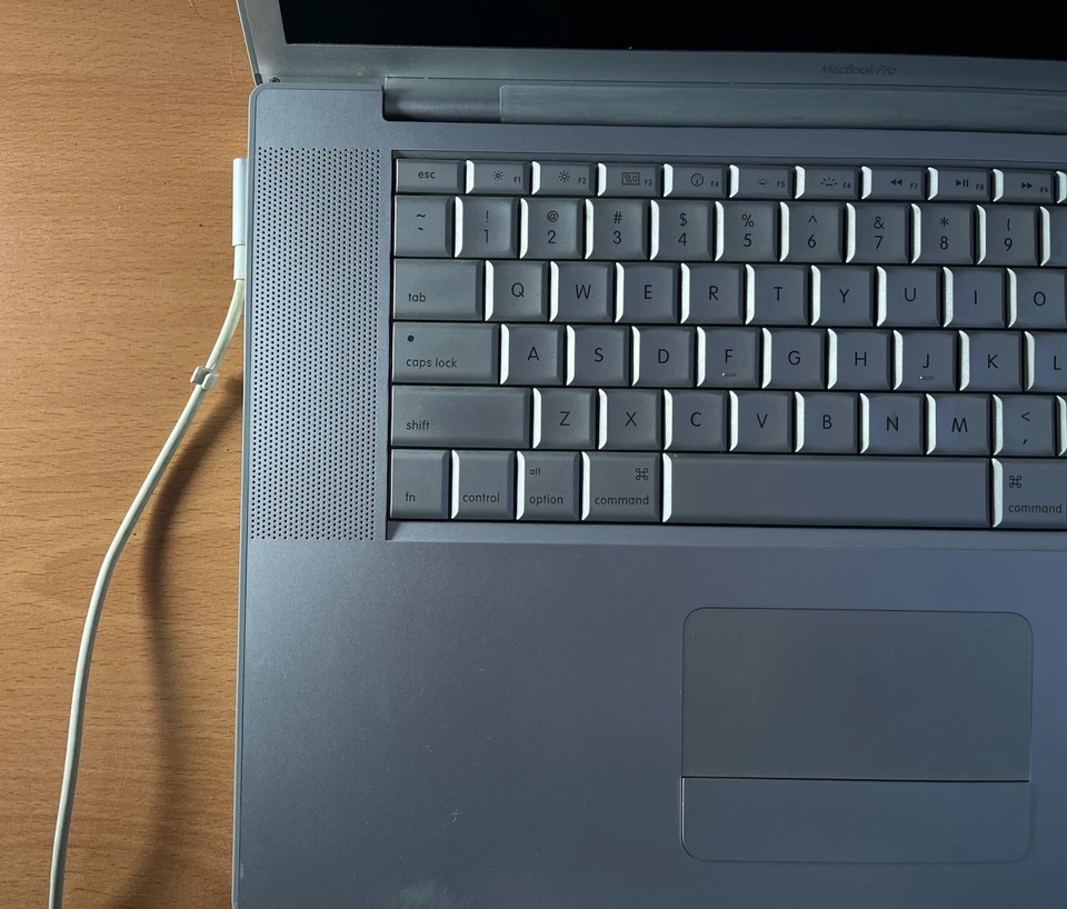 Apple MacBook Pro A1260 (2008) 15" Silver/Intel Core 2 Duo 2.4 GHz - FOR PARTS - Image 3 of 4