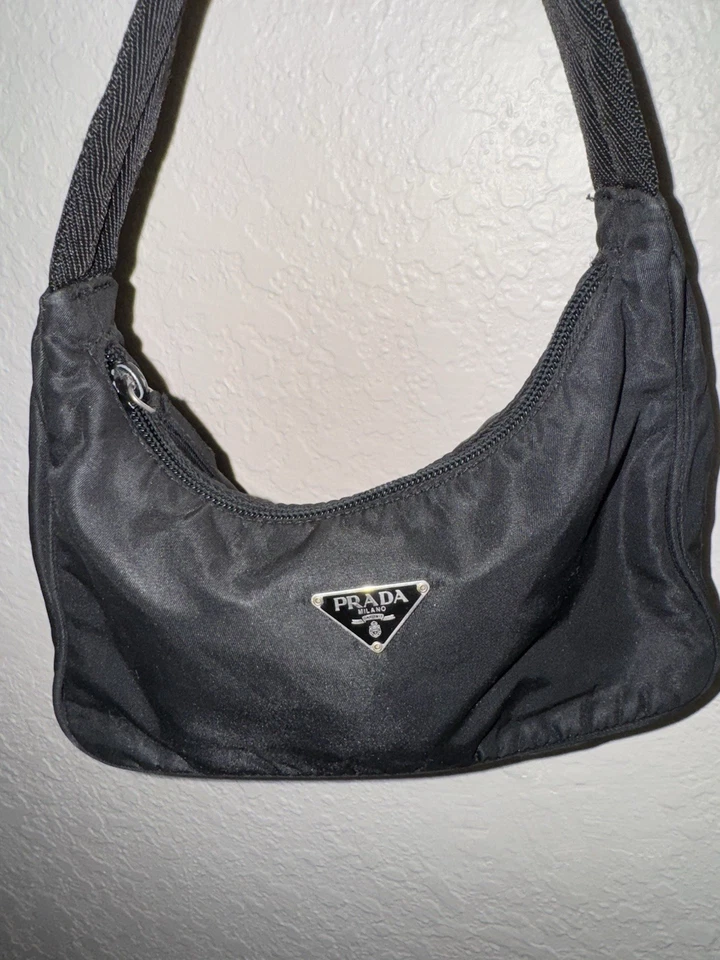 Mini bolso de hombro deportivo de nailon Prada Foto 2 de 4